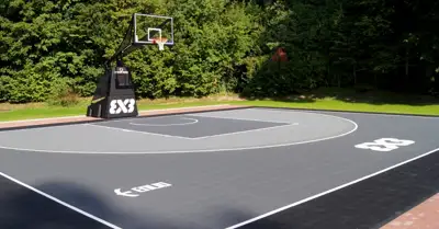 Nawierzchnia sportowa zgodna z wymogami FIBA - co to oznacza i kiedy jest potrzebna